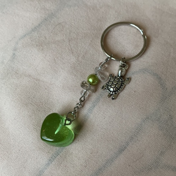 Handmade green turtle Keychain - Picture 2 of 6